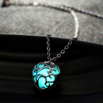 Unisex Hollow Heart Necklace Pendant Luminous Glow In The Dark Locket Jewelry Gifts-MSP0010