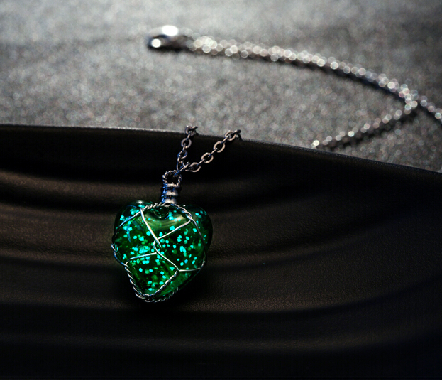 Unisex Hollow Heart Necklace Pendant Luminous Glow In The Dark Locket Jewelry Gifts-msp0008