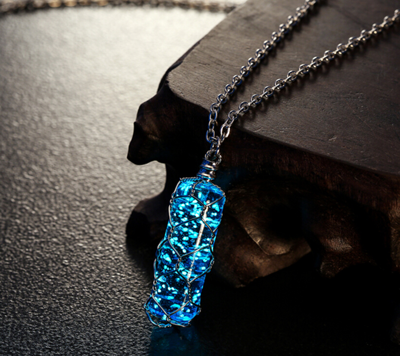 Pretty Cylindrical Luminous Necklace Glow In The Dark Crystal Necklace Pendant Jewelry-msp0011